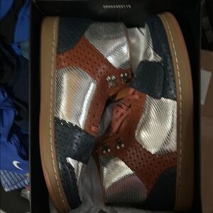 Stylish Silver and Brown Men's Sneakers